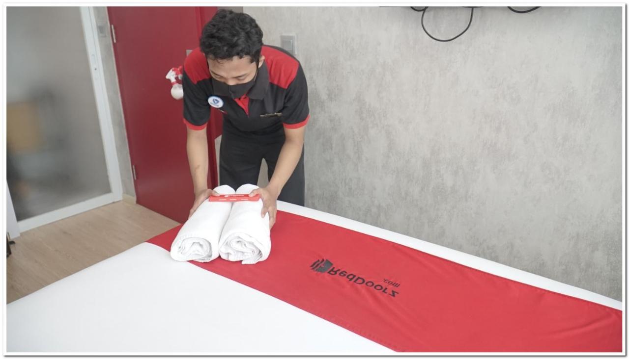 RedDoorz Plus near Dharmawangsa Square Jakarta Exterior foto
