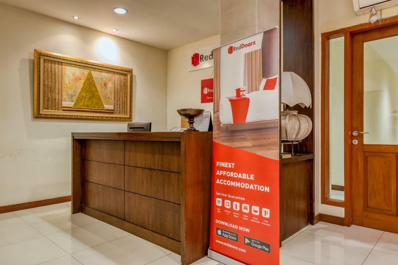 RedDoorz Plus near Dharmawangsa Square Jakarta Exterior foto