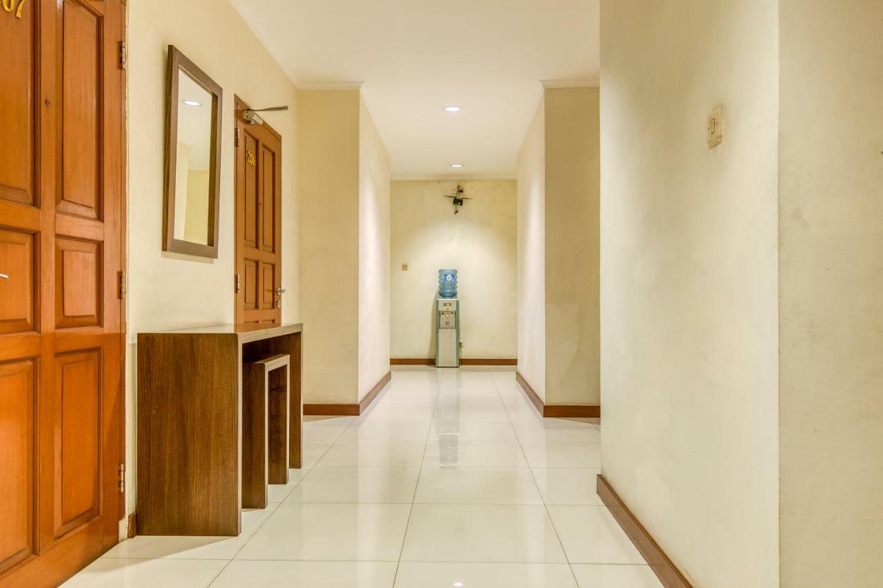 RedDoorz Plus near Dharmawangsa Square Jakarta Exterior foto
